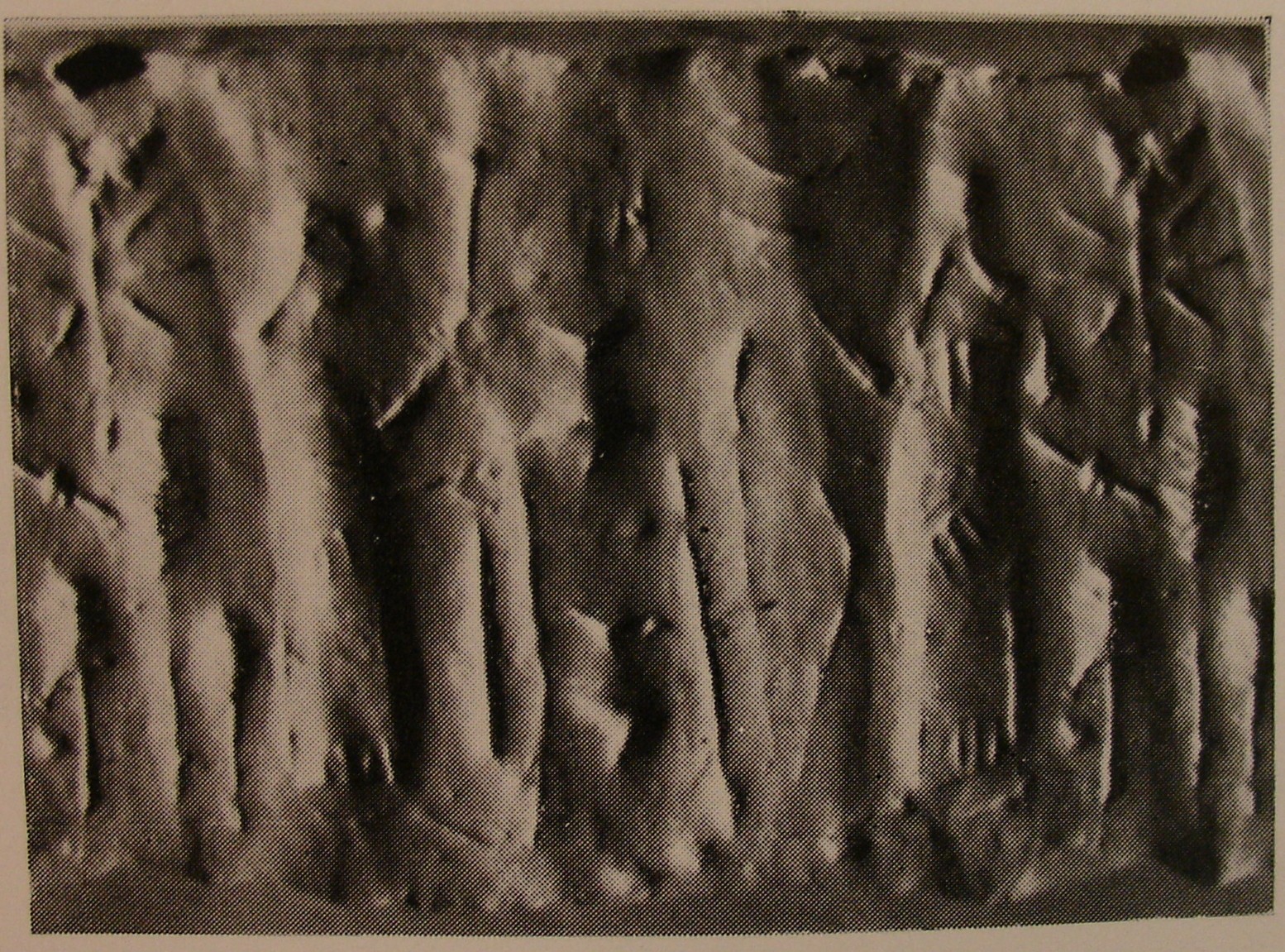 Pot-stand between king and his attendant