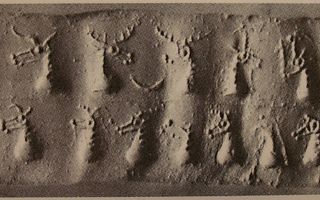 Stamp-cylinder seal: Various animal heads in two registers (cylinder image) – griffin with crescent moon and triangular pattern  (stamp image)